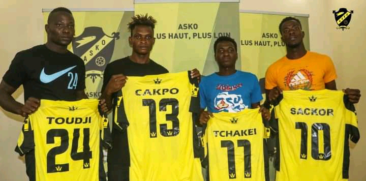 Toudji Mensah, Tchakéï Mousherifi et deux autres joueurs présentés officiellement par ASKO de Kara