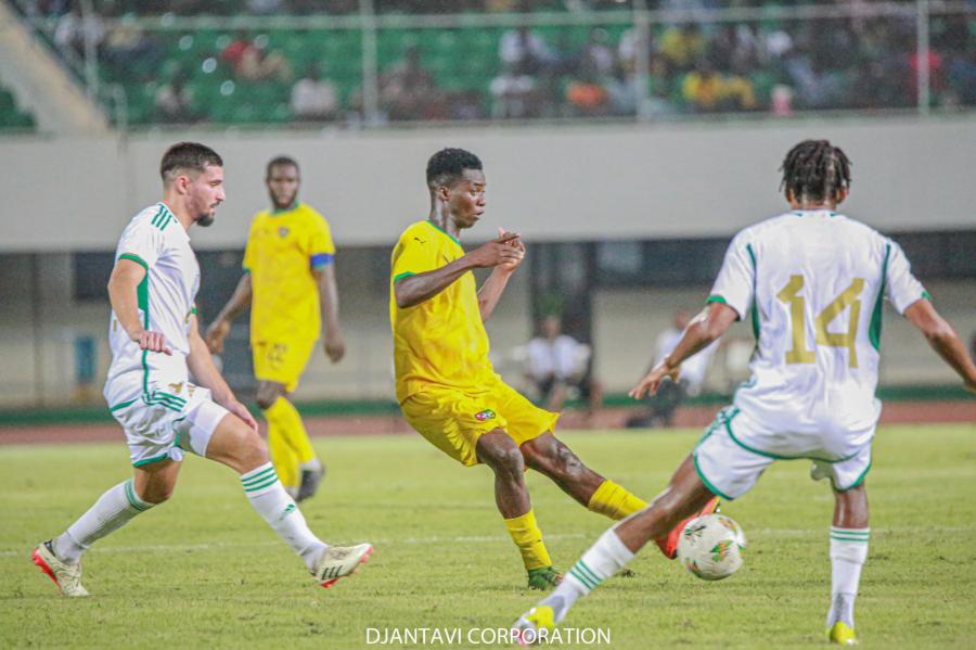 Match amical Togo -Algérie: Antoine Koffi AGBETOGON brille au milieu malgré l'expérience des algériens Nabil BENTALEB et Sofiane FEGHOULI