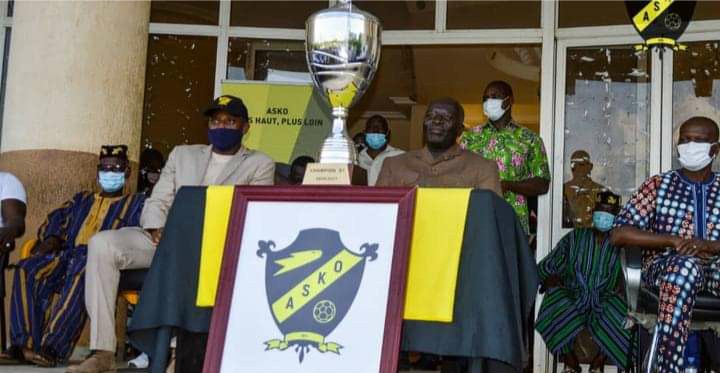 D1-TOGO : ASKO de Kara a présenté son trophée de champion du Togo 2020-2021 aux autorités et supporteurs de la Kozah.